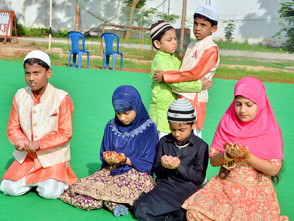 Bakrid_20Celebrations_20at_20Vijayawada_20Indira_20Gandhi_20Municipal_20Stadium_20Photos_15.jpg 16