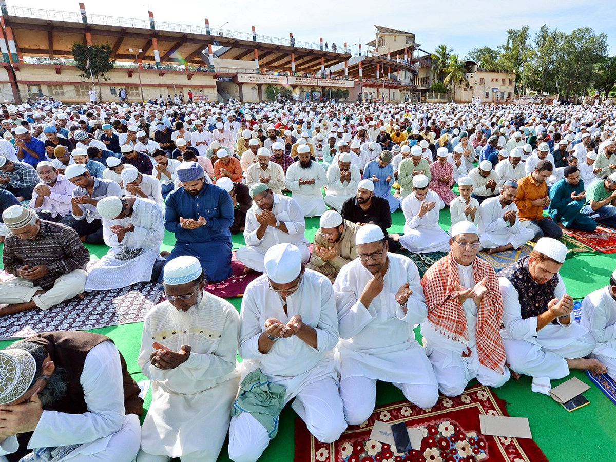 Bakrid_20Celebrations_20at_20Vijayawada_20Indira_20Gandhi_20Municipal_20Stadium_20Photos_8.jpg 9