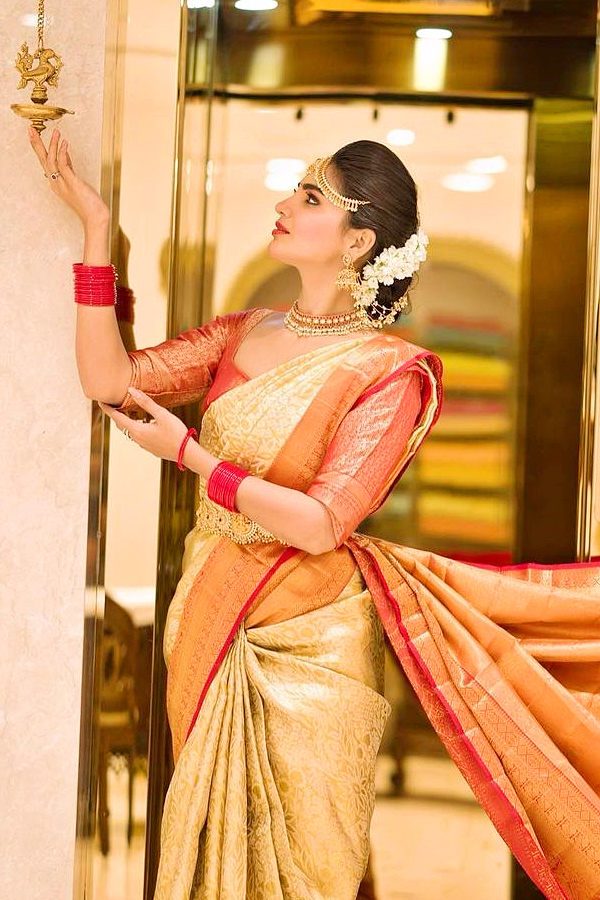 Jabardast_20Varsha_20Bridal_20looks_20Photos_2.jpg 3