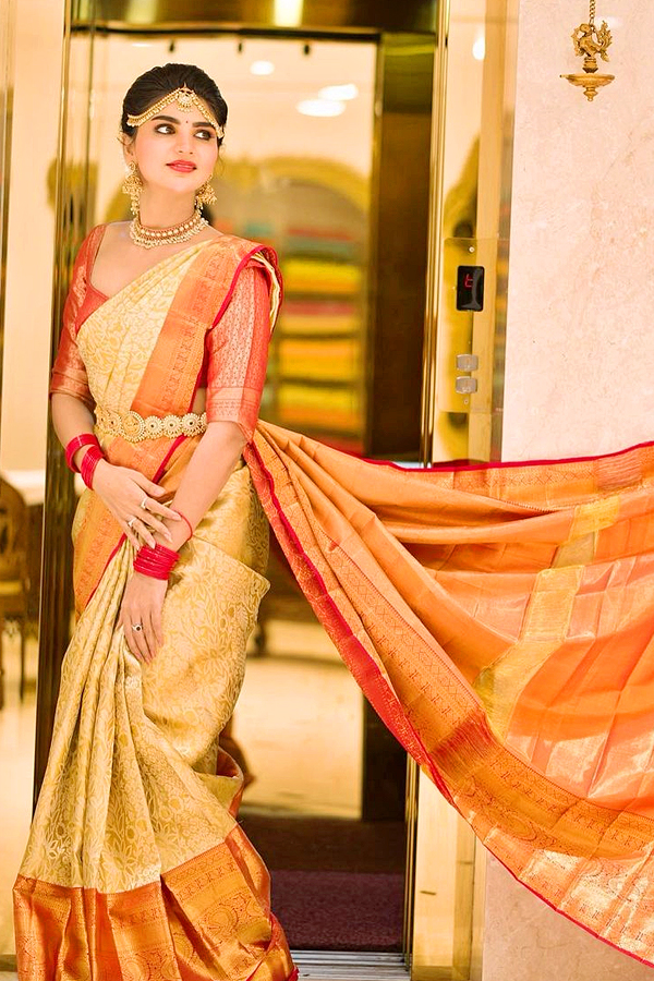 Jabardast_20Varsha_20Bridal_20looks_20Photos_4.jpg 5