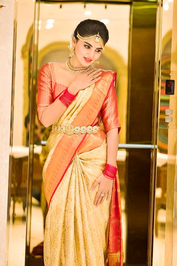 Jabardast_20Varsha_20Bridal_20looks_20Photos_8.jpg 9