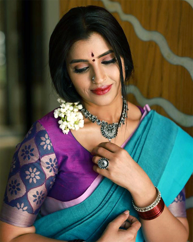 Telugu_20Anchor_20Shyamala_20Saree_20Stills-13.jpg 13