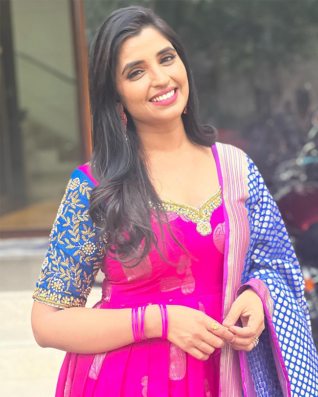 Telugu_20Anchor_20Shyamala_20Saree_20Stills-22.jpg 21