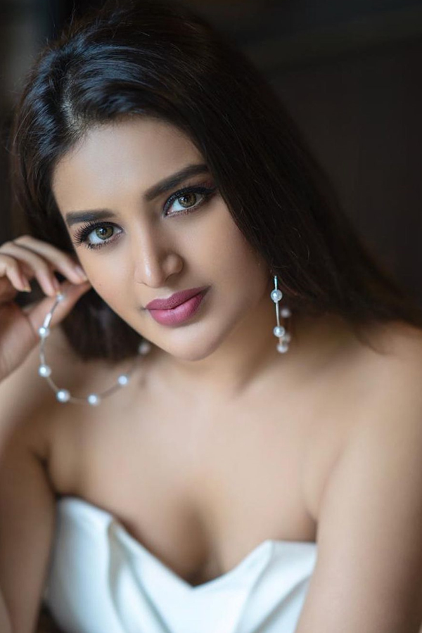nidhhi-agerwal-05.jpg 5
