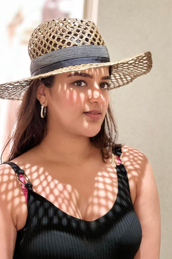 nidhhi-agerwal-13.jpg 13