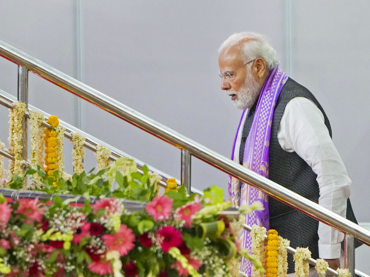 PM_20Narendra_20modi_20travels_20in_20metro_20to_20attend_20Delhi_20University_20event_20PHotos_10.jpg 11