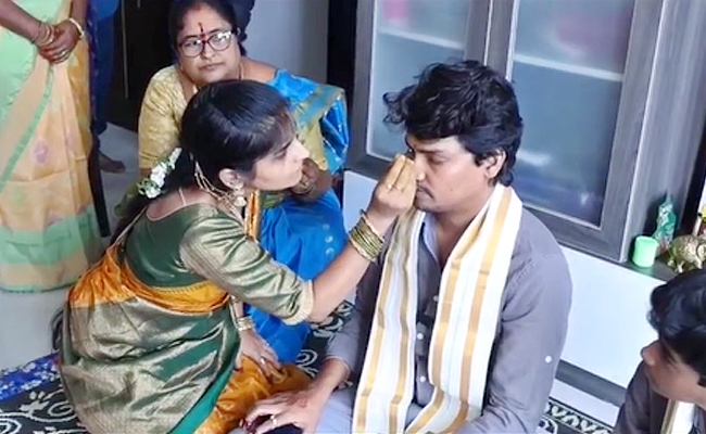 Jabardasth_20Kevvu_20Karthik_20Marriage_20Photos_1.jpg 2