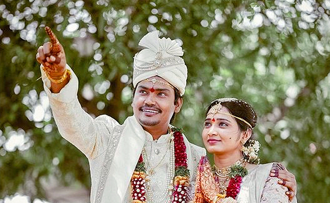 Jabardasth_20Kevvu_20Karthik_20Marriage_20Photos_13.jpg 14