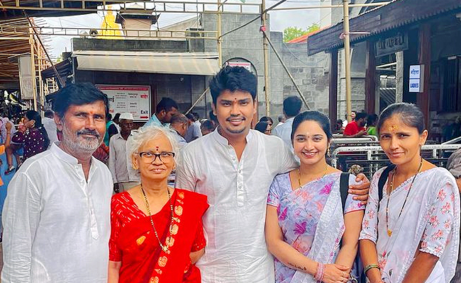Jabardasth_20Kevvu_20Karthik_20Marriage_20Photos_15.jpg 16