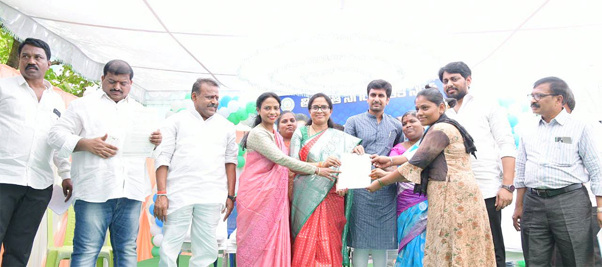 AP_20CM_20YS_20Jagan_20Launches_20Jagananna_20Suraksha_20Pics-17.jpg 17