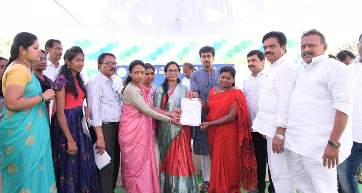 AP_20CM_20YS_20Jagan_20Launches_20Jagananna_20Suraksha_20Pics-18.jpg 18