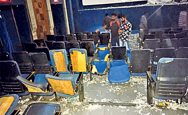 THEATRE-1.jpg