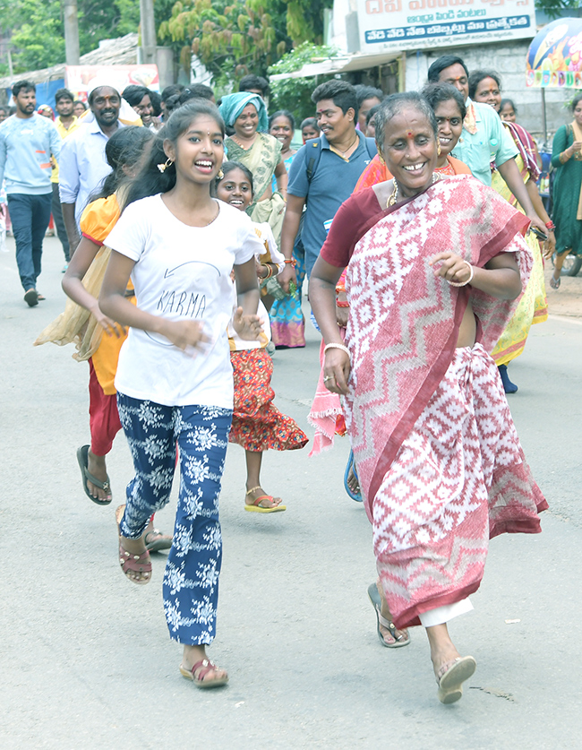 Huge_20Devotees_20take_20part_20in_20Simhachalam_20Giri_20Pradakshina_20Pics-32.jpg 30