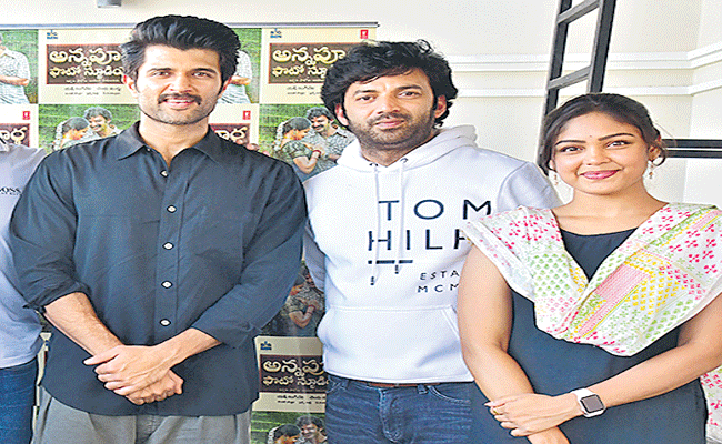 Viajy-deavarakonda.gif