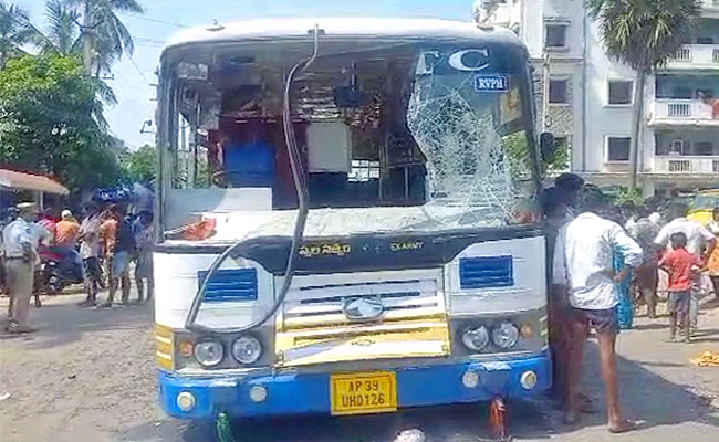 accident-At-Rajahmundry-Jammalamadugu.jpg