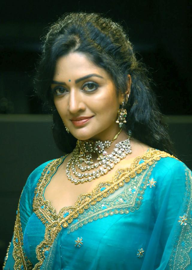 Actress_20Vimala_20Raman_20New_20Pics_20at_20Rudrangi_20Movie-21.jpg 21