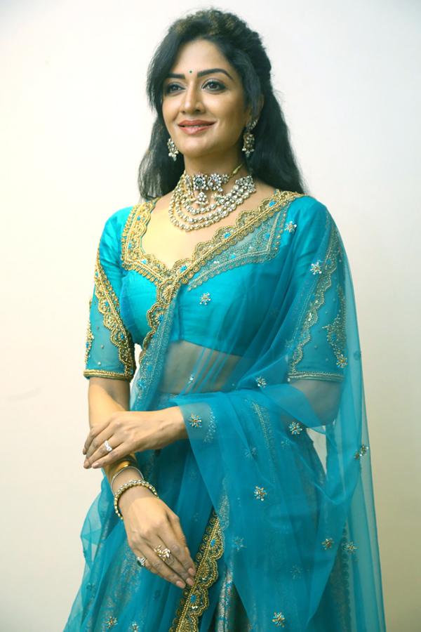 Actress_20Vimala_20Raman_20New_20Pics_20at_20Rudrangi_20Movie-33.jpg 31