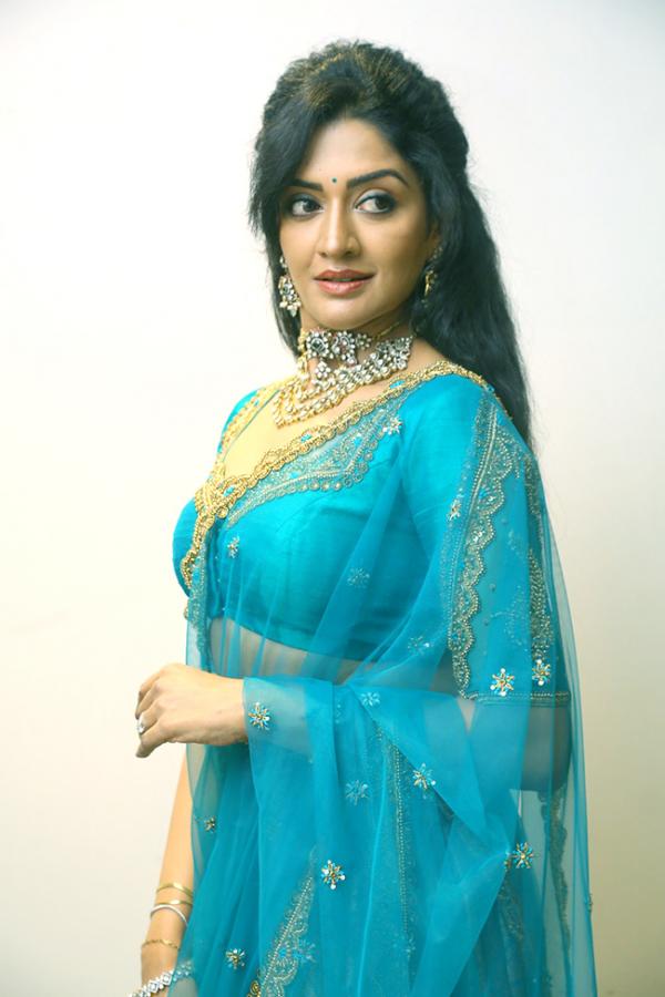 Actress_20Vimala_20Raman_20New_20Pics_20at_20Rudrangi_20Movie-36.jpg 34
