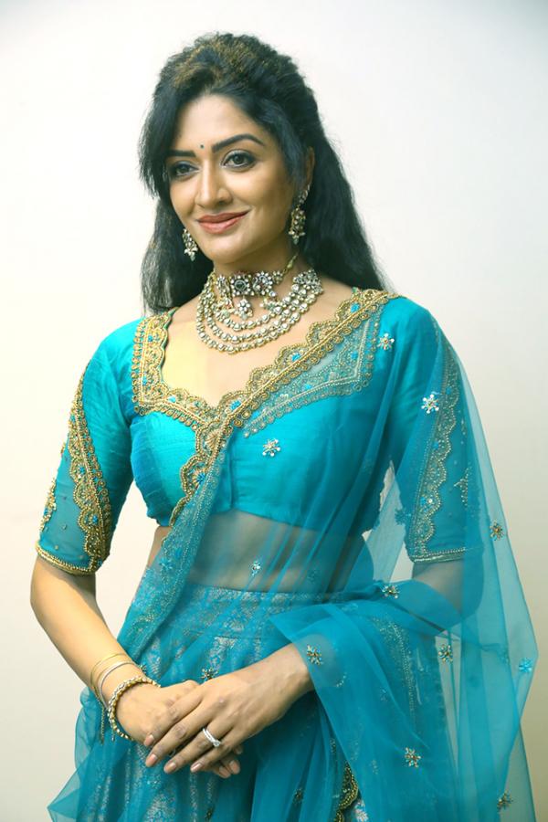Actress_20Vimala_20Raman_20New_20Pics_20at_20Rudrangi_20Movie-37.jpg 35
