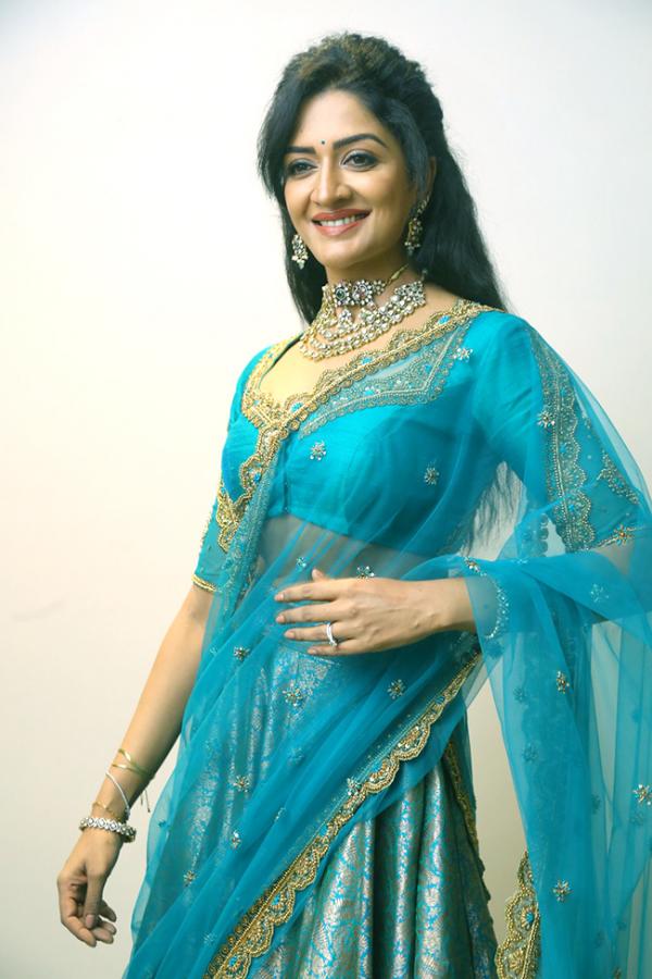 Actress_20Vimala_20Raman_20New_20Pics_20at_20Rudrangi_20Movie-39.jpg 36