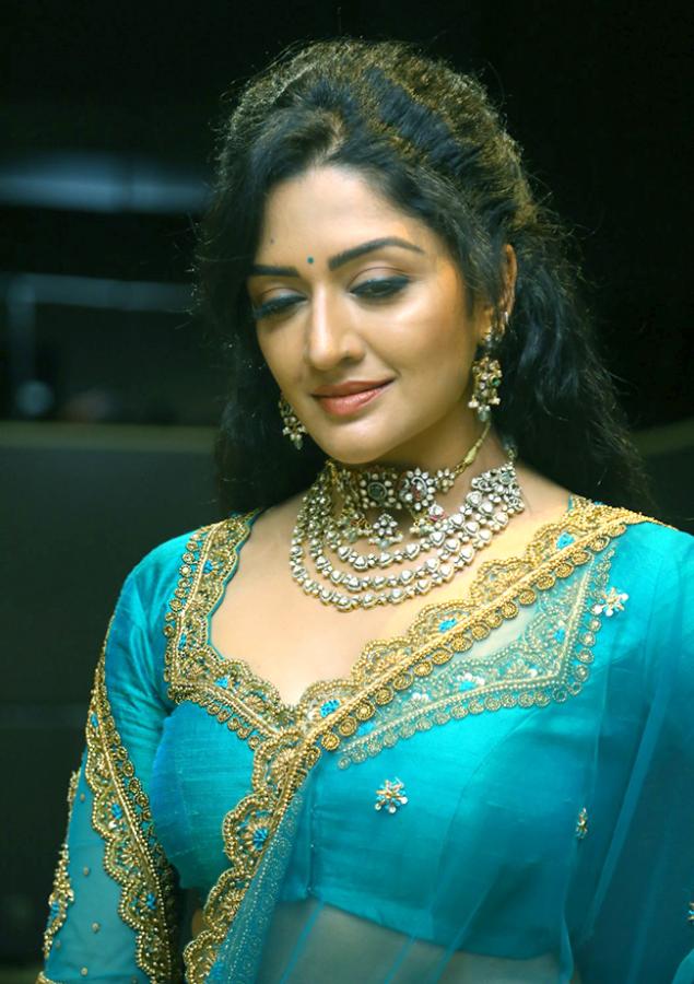 Actress_20Vimala_20Raman_20New_20Pics_20at_20Rudrangi_20Movie-41.jpg 38