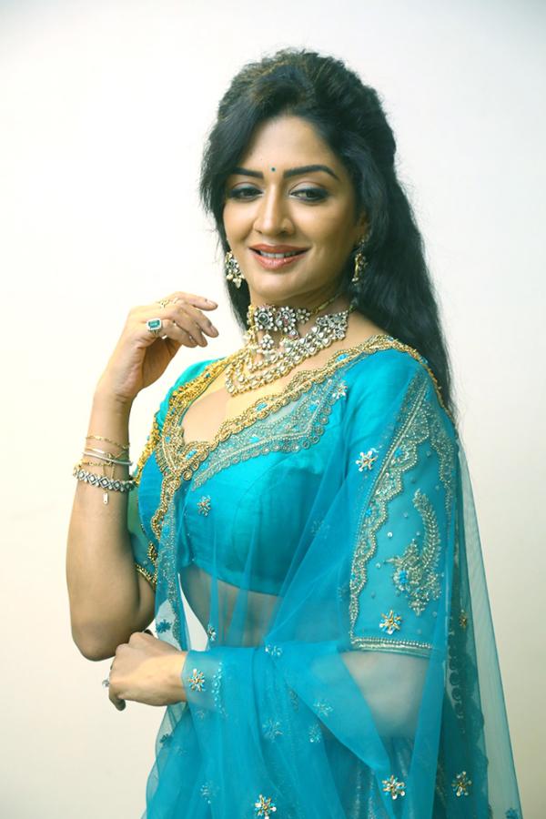 Actress_20Vimala_20Raman_20New_20Pics_20at_20Rudrangi_20Movie-8.jpg 8