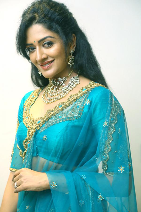 Actress_20Vimala_20Raman_20New_20Pics_20at_20Rudrangi_20Movie-9.jpg 9
