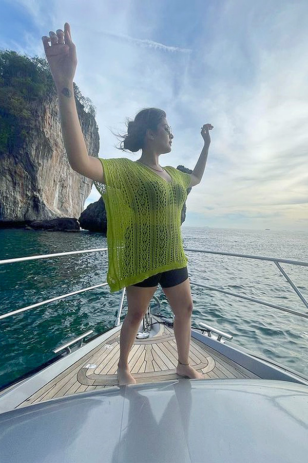 Anchor_20Sreemukhi_20Latest_20Ship_20Photos_1.jpg 2