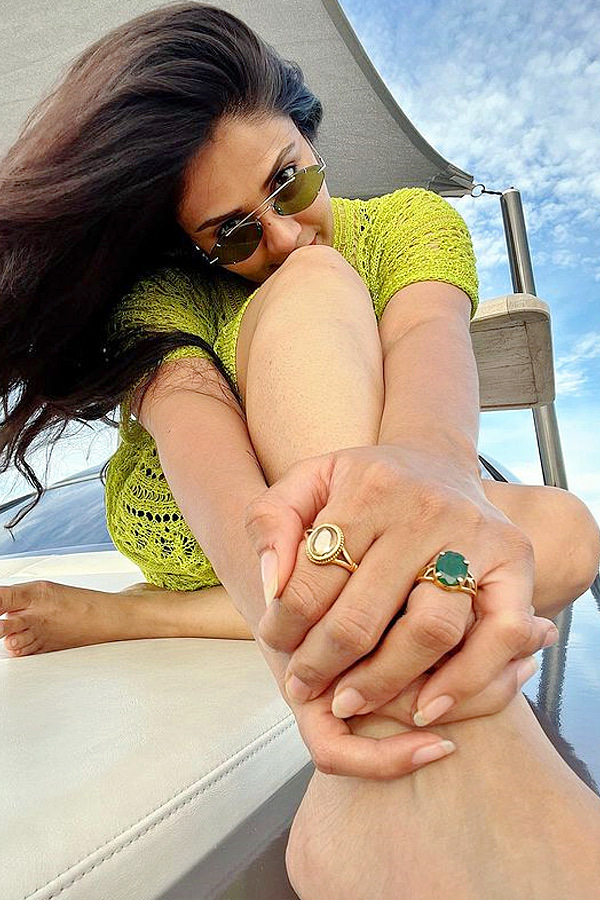 Anchor_20Sreemukhi_20Latest_20Ship_20Photos_5.jpg 6