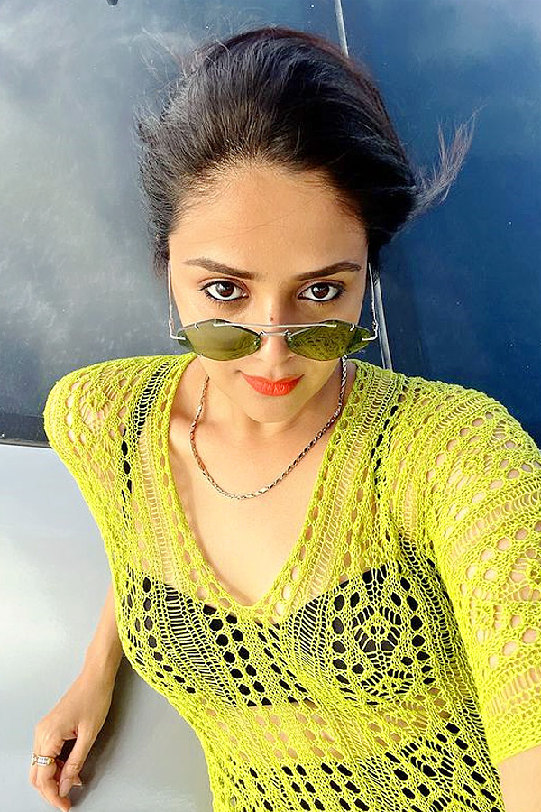 Anchor_20Sreemukhi_20Latest_20Ship_20Photos_6.jpg 7