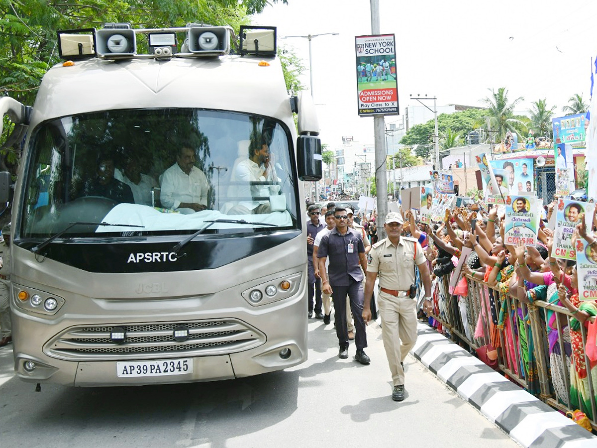 Cm_20Jagan_20Convoy_20Receives_20Grand_20welcome_20IN_20Chittoor_20Photos_1.jpg 2