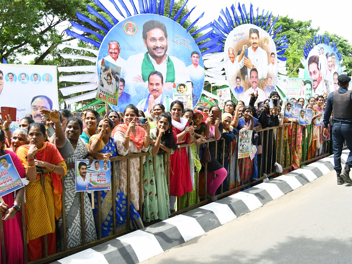 Cm_20Jagan_20Convoy_20Receives_20Grand_20welcome_20IN_20Chittoor_20Photos_3.jpg 4