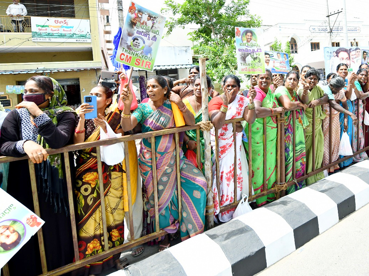 Cm_20Jagan_20Convoy_20Receives_20Grand_20welcome_20IN_20Chittoor_20Photos_4.jpg 5