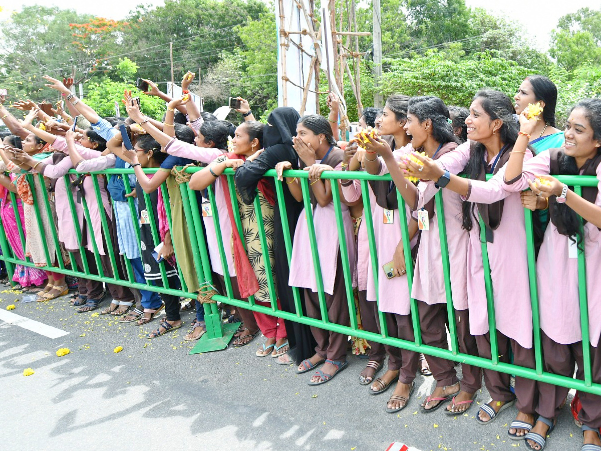 Cm_20Jagan_20Convoy_20Receives_20Grand_20welcome_20IN_20Chittoor_20Photos_6.jpg 7