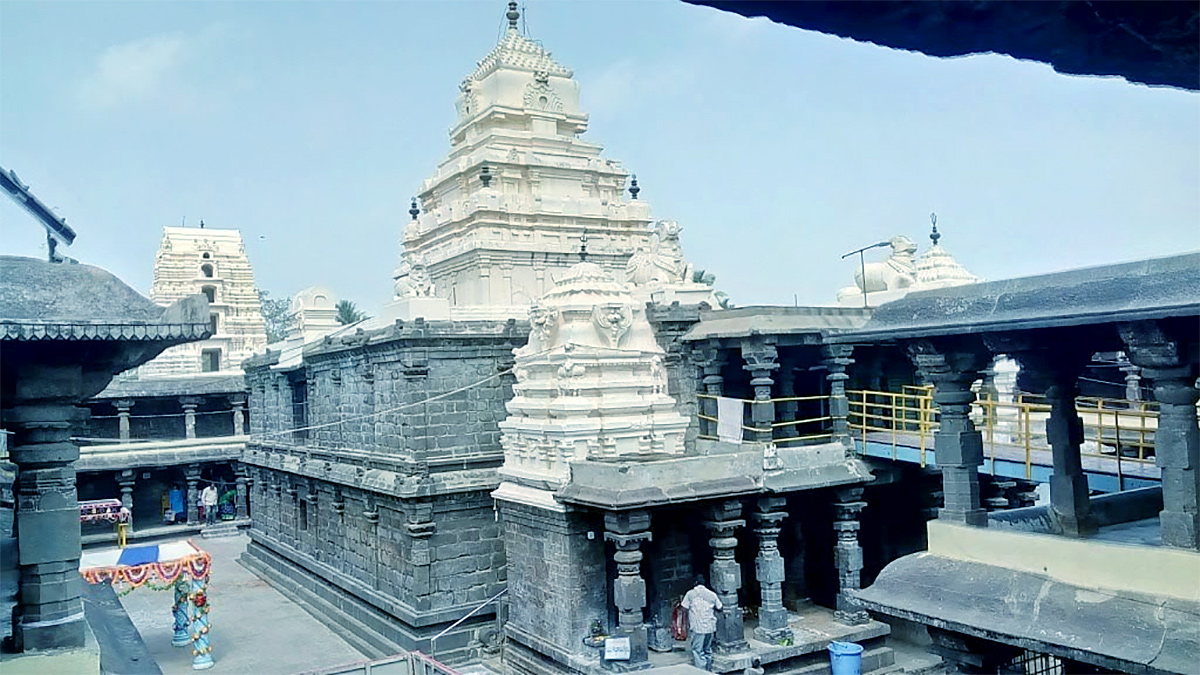 Draksharamam-Temple.jpg 8