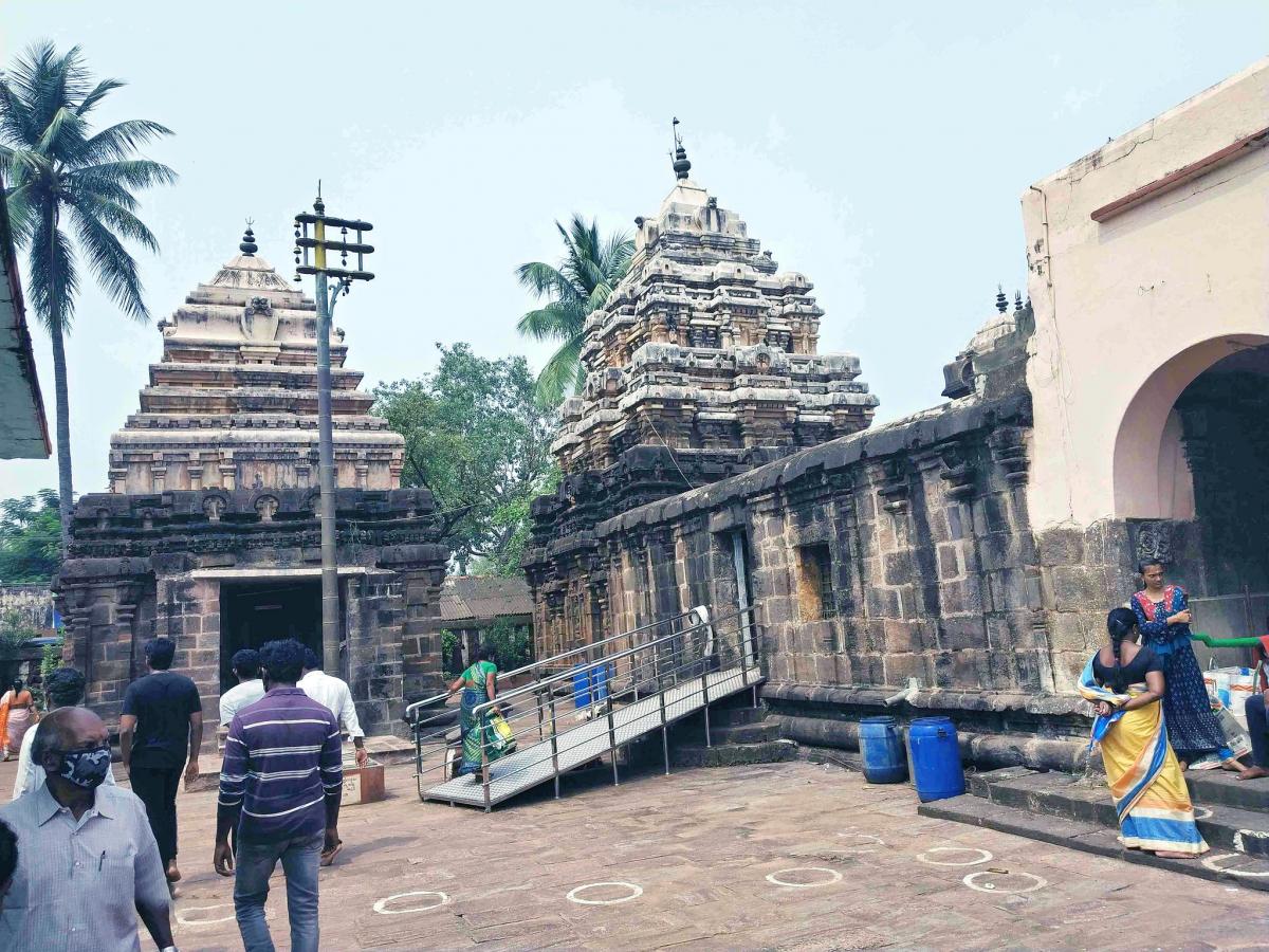 Golingeswara-Temple-Biccavolu.jpg 15