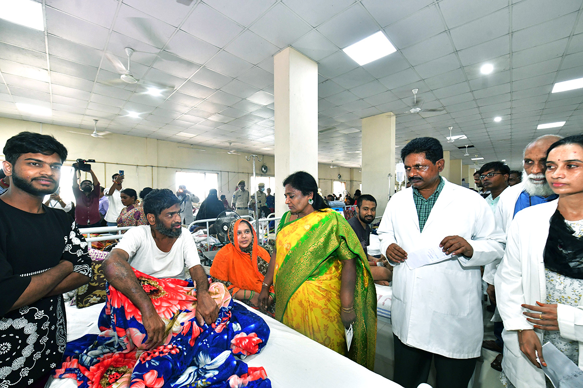 Governor_20Tamilisai_20Surprise_20Visit_20To_20The_20Osmania_20Hospital_20Pics-22.jpg 22