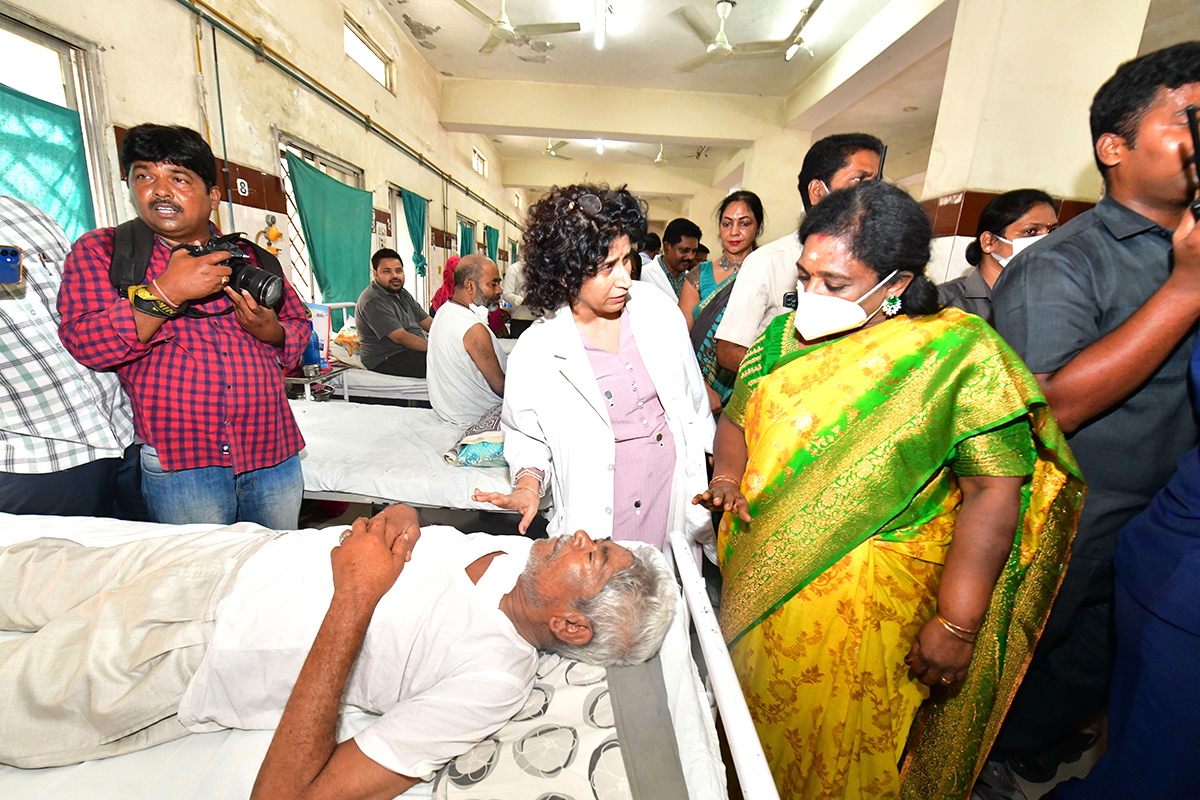 Governor_20Tamilisai_20Surprise_20Visit_20To_20The_20Osmania_20Hospital_20Pics-4.jpg 4