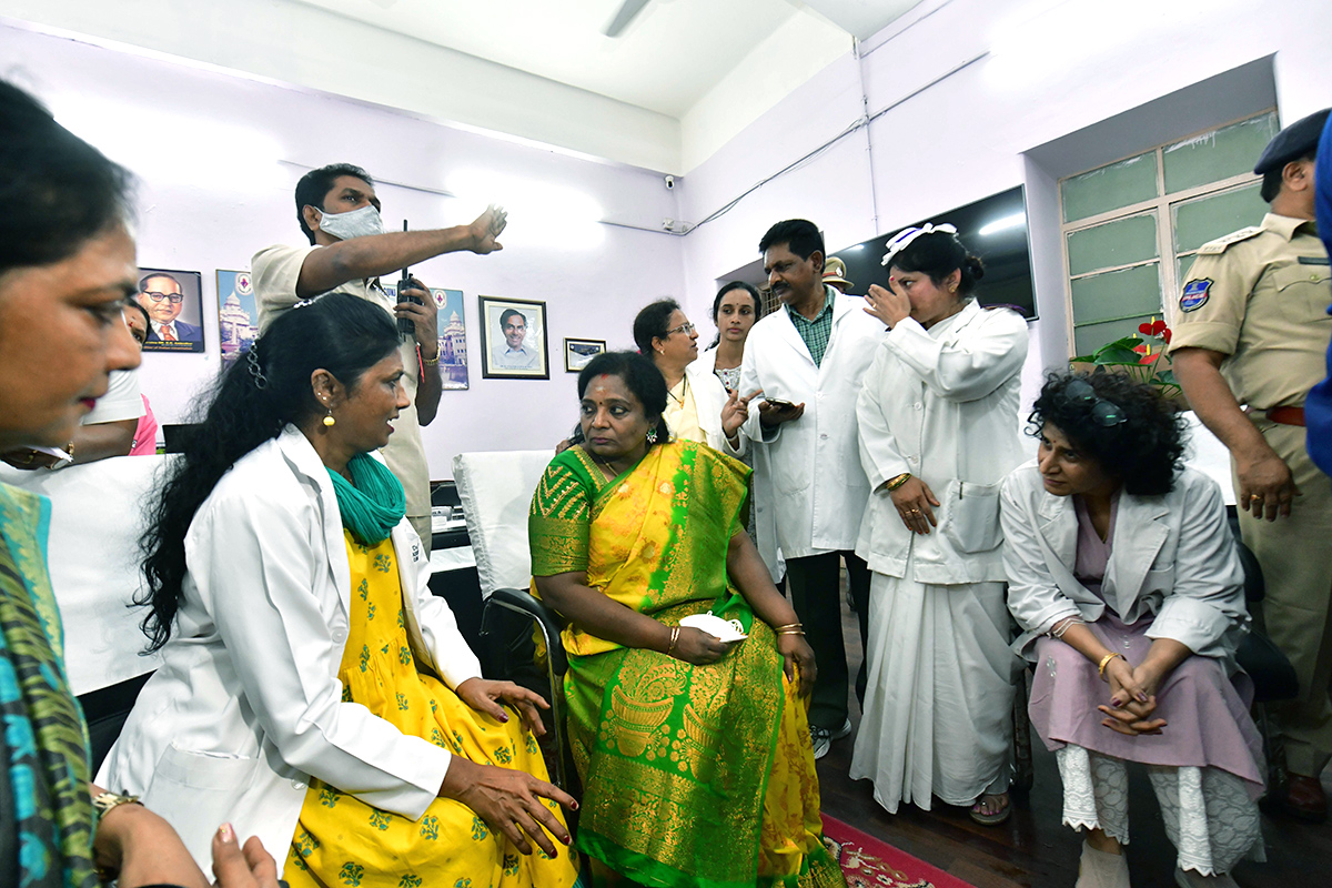 Governor_20Tamilisai_20Surprise_20Visit_20To_20The_20Osmania_20Hospital_20Pics-9.jpg 9
