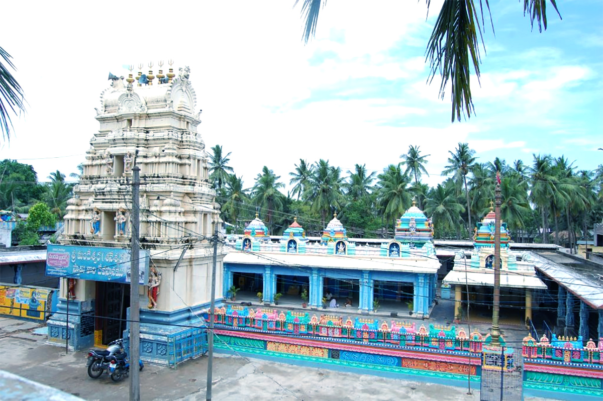 Mandapalli-Temple.jpg 9