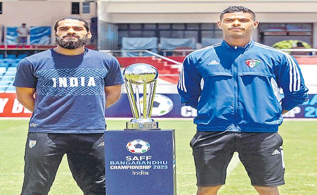 SANDESH-JHINGAN-BADER.gif