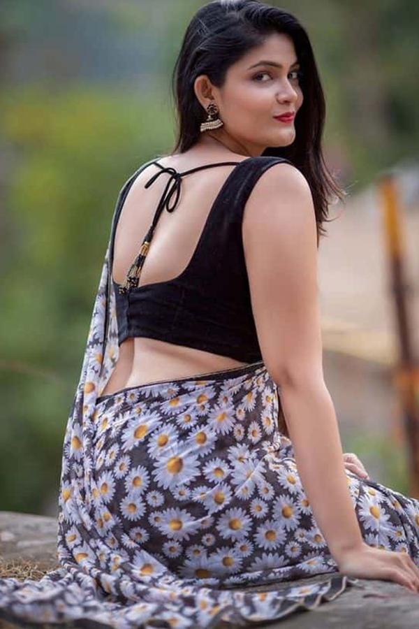 actress-kalpika-ganesh-09.jpg 9