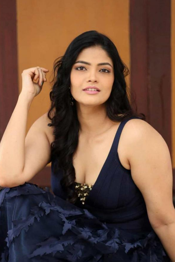 actress-kalpika-ganesh-18.jpg 18