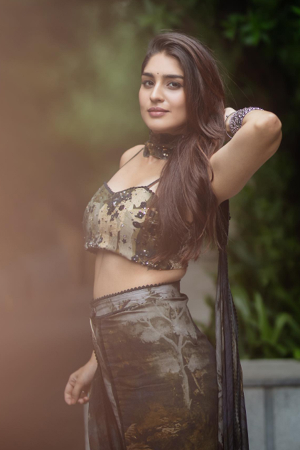 yukti-thareja-02.jpg 2