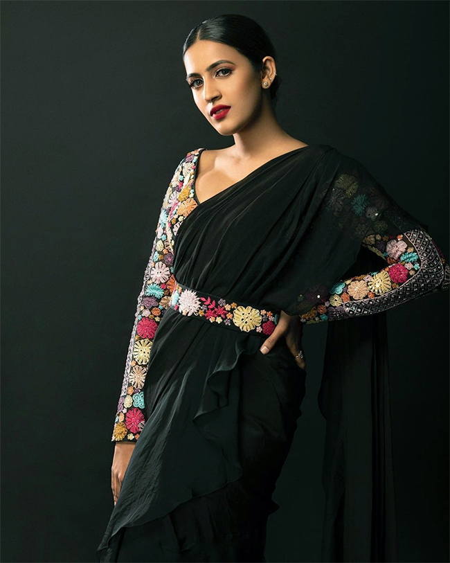 Niharika-Konidela_20Chaitanya-Divorce-News-15.jpg 15