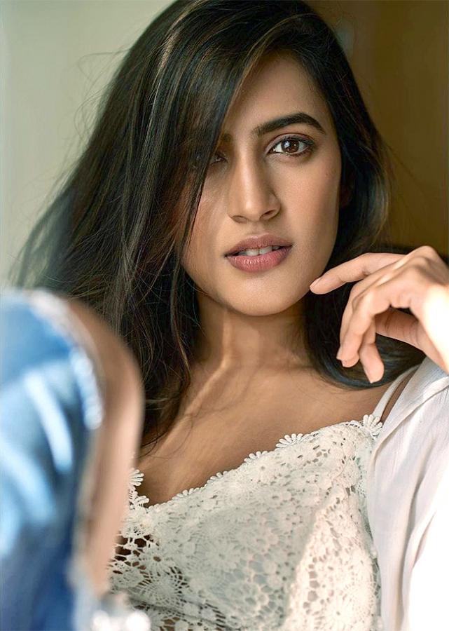 Niharika-Konidela_20Chaitanya-Divorce-News-30.jpg 27