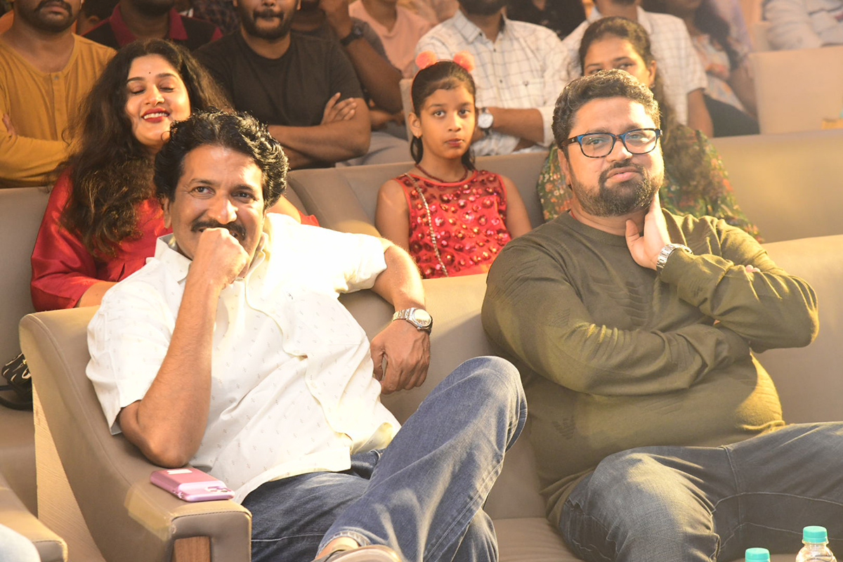 Samajavaragamana-Movie-Success-_20Meet-Pics-10.jpg 10