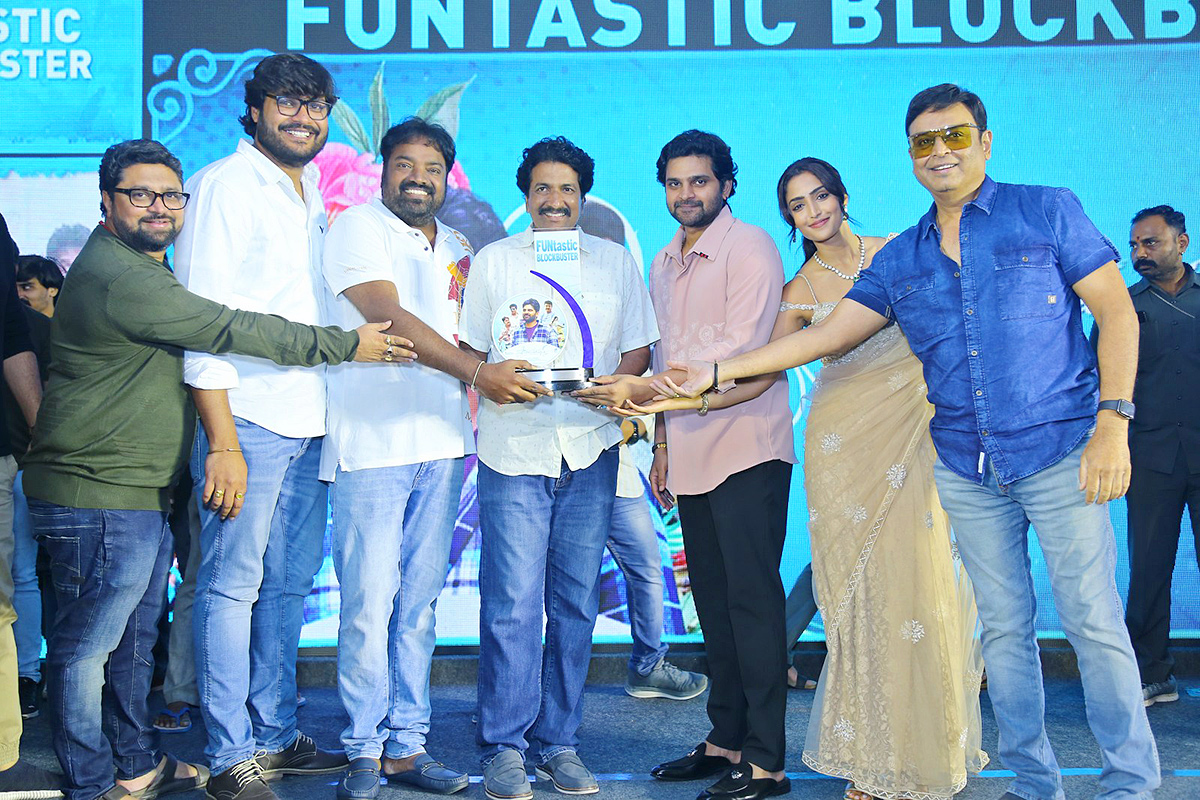 Samajavaragamana-Movie-Success-_20Meet-Pics-13.jpg 13