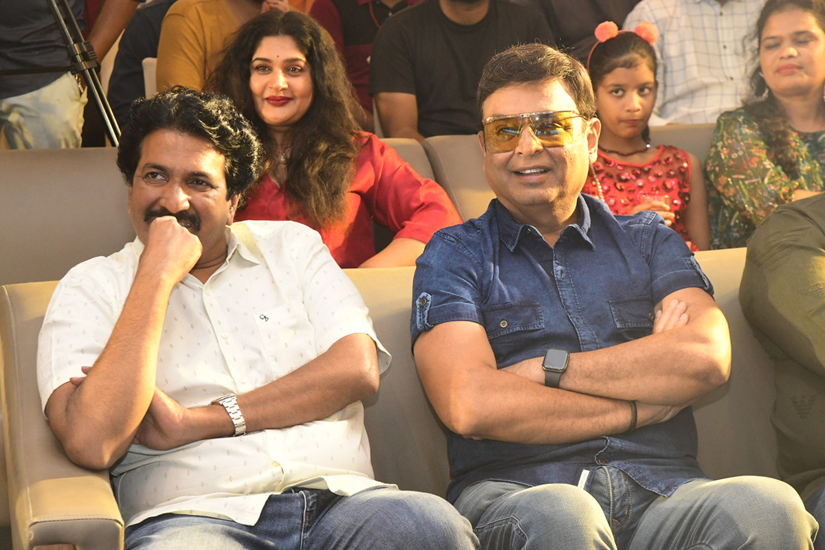 Samajavaragamana-Movie-Success-_20Meet-Pics-17.jpg 17