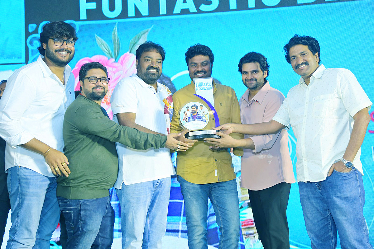 Samajavaragamana-Movie-Success-_20Meet-Pics-29.jpg 27